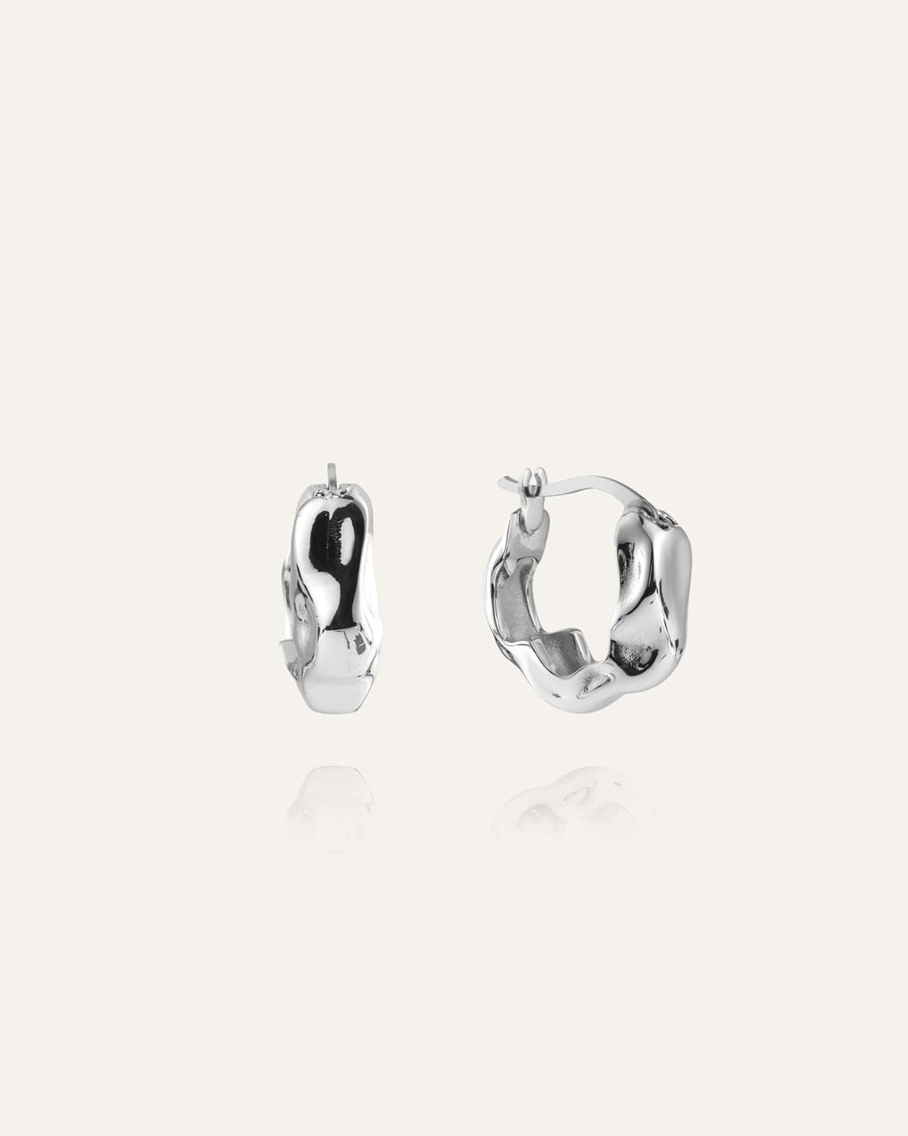 Wavy Bolded Small Hoops