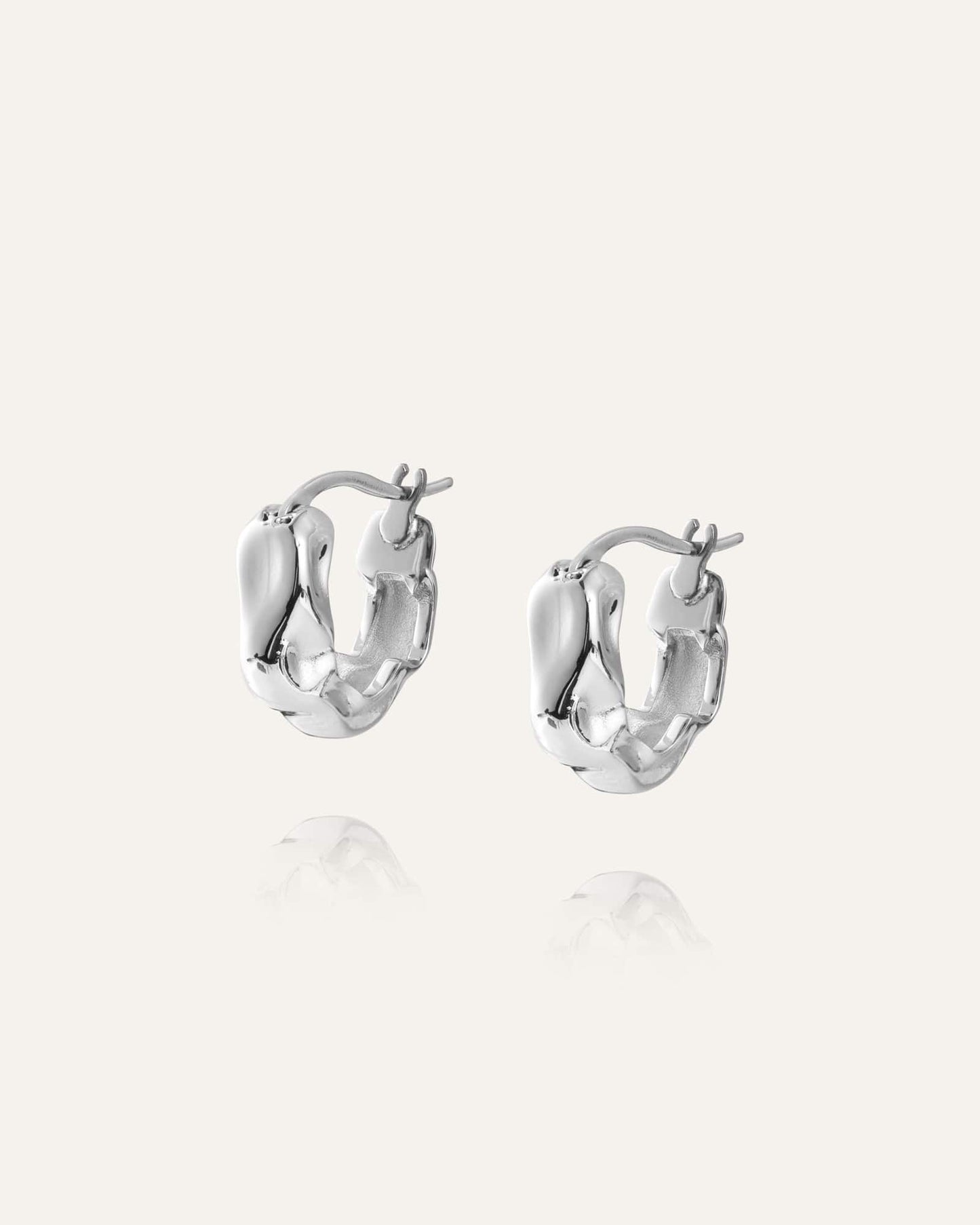 Wavy Bolded Small Hoops