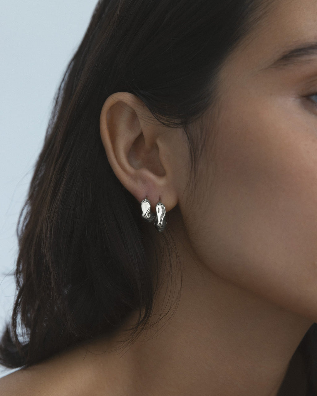 Wavy Bolded Small Hoops