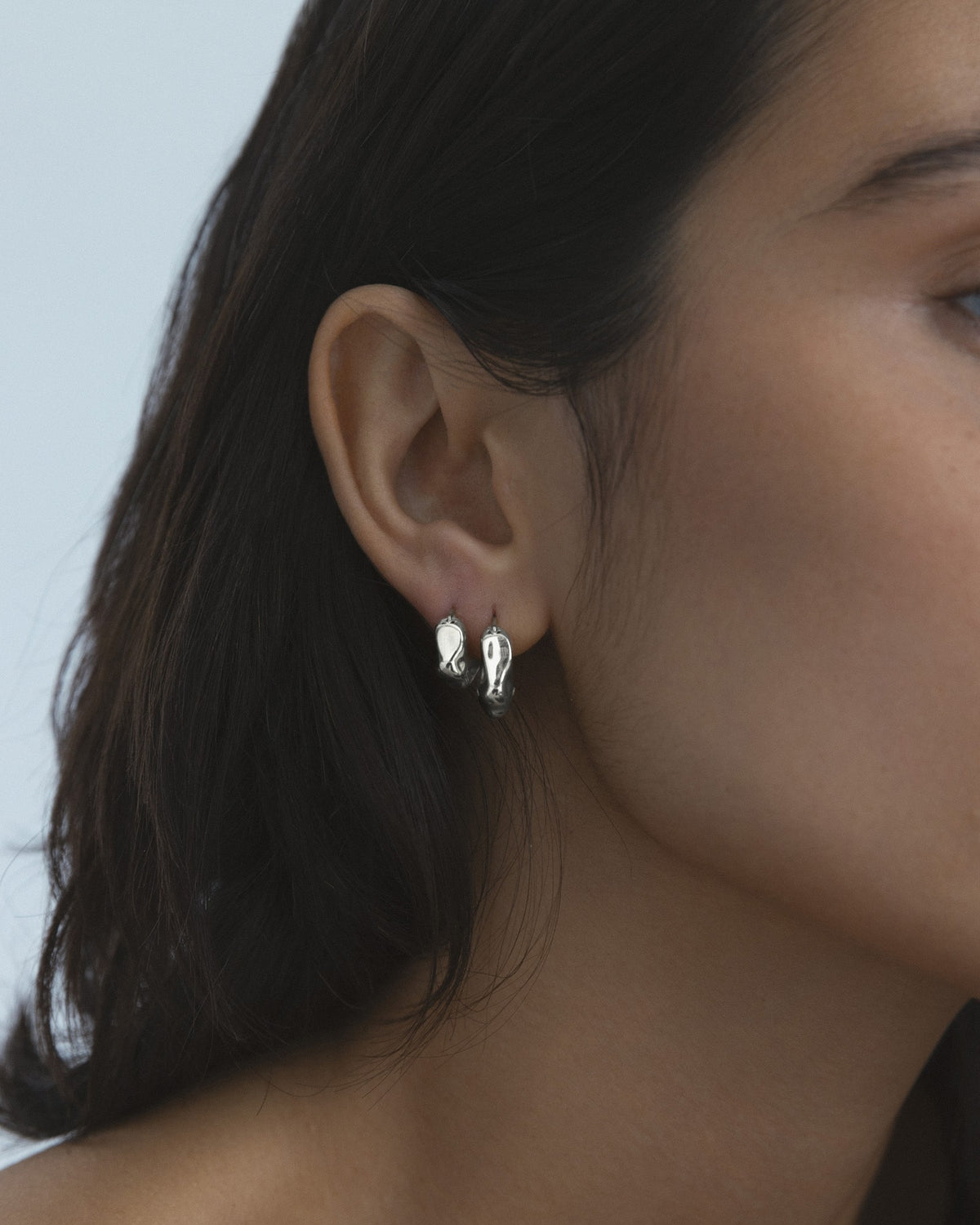 Wavy Bolded Small Hoops